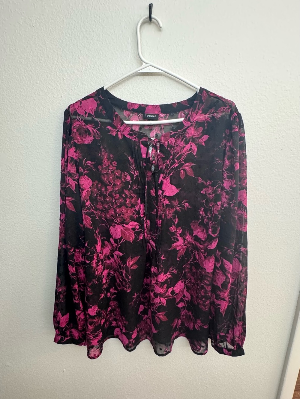 NWT torrid Chiffon Clip Dot Button-Front Blouse - Size 2 - Floral Pink - Picture 7 of 13
